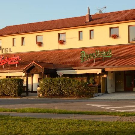 Hotel & Restaurant Signal Pardubice Eksteriør bilde