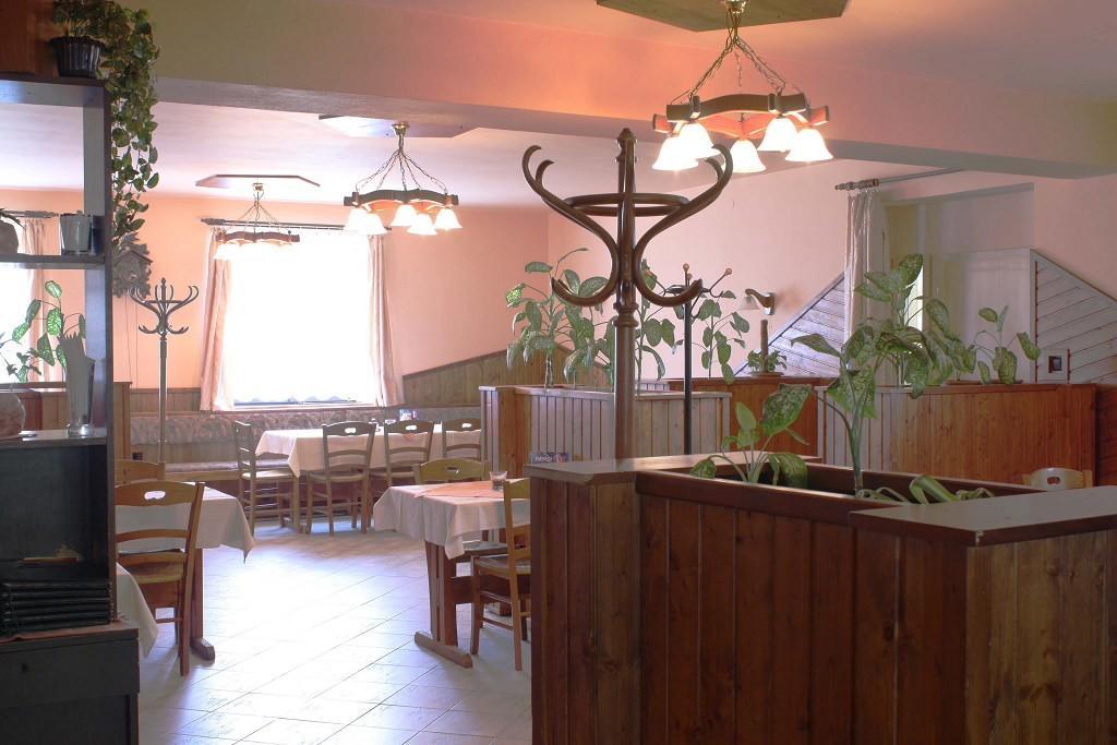 Hotel & Restaurant Signal Pardubice Eksteriør bilde