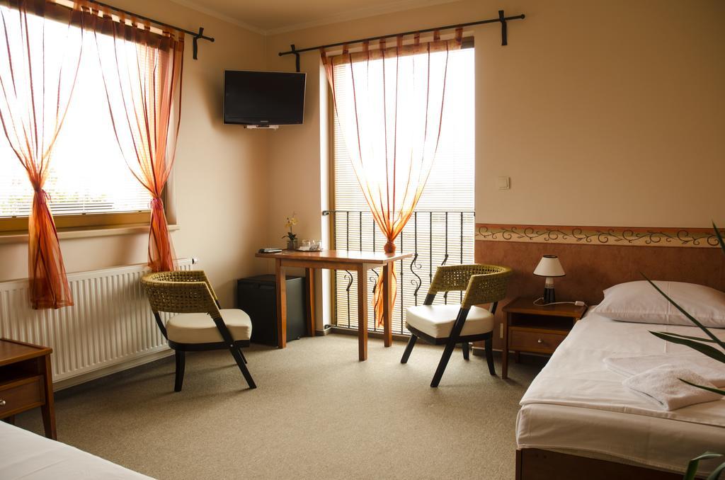 Hotel & Restaurant Signal Pardubice Eksteriør bilde
