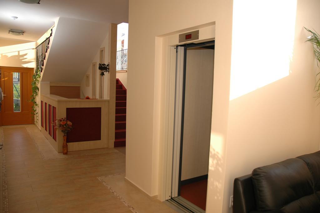 Hotel & Restaurant Signal Pardubice Eksteriør bilde